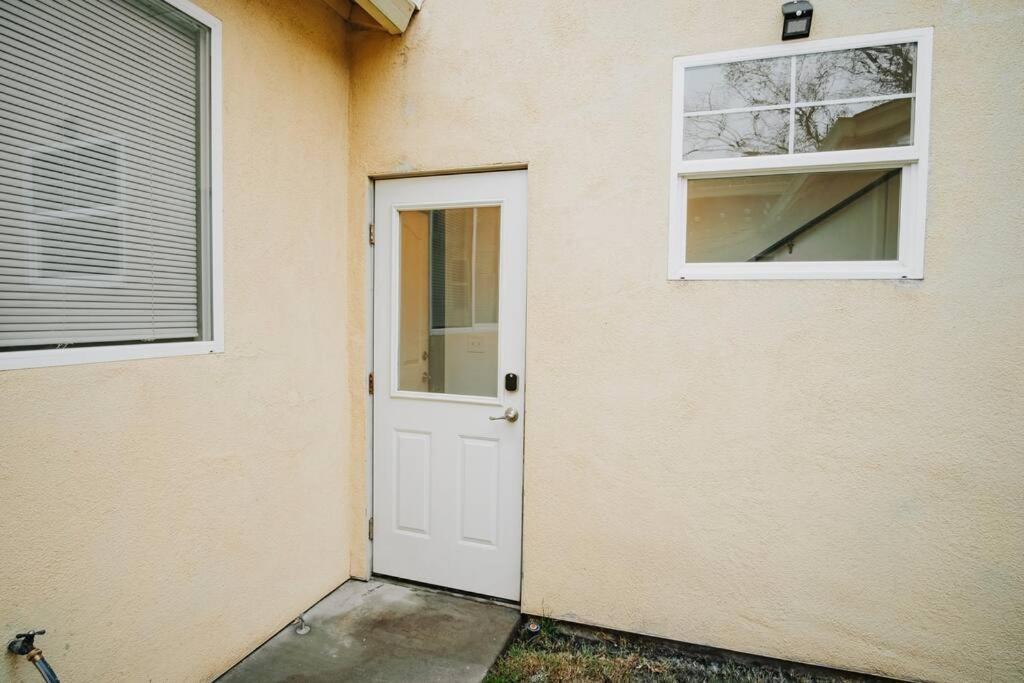 Gorgeous Upstairs Studio With Patio And Laundry Chico Exterior foto